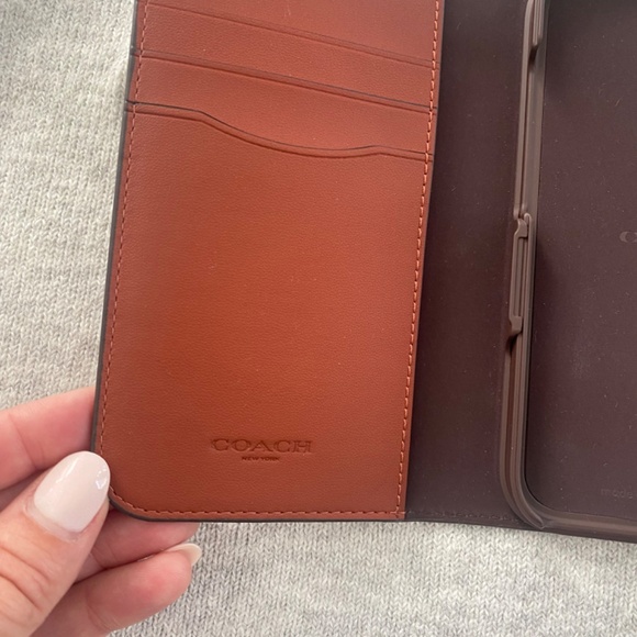 Coach Logo Phone Case For I Phone 15 - Picture 5 of 7